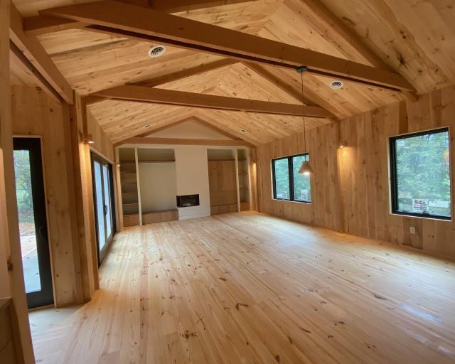 Great Room w/ Fireplace